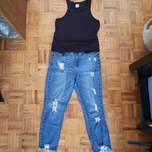 Ladies Size 11 Bundle Outfit - Kendall + Kylie Skinny Jeans, No Boundaries Tank